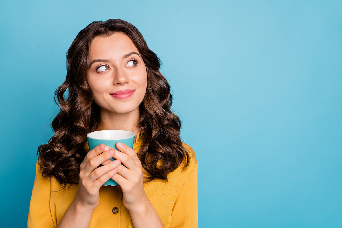 La caffeina fa bene ai capelli