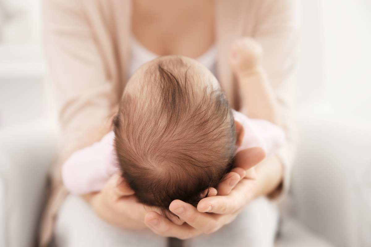 Perché i neonati hanno pochi capelli