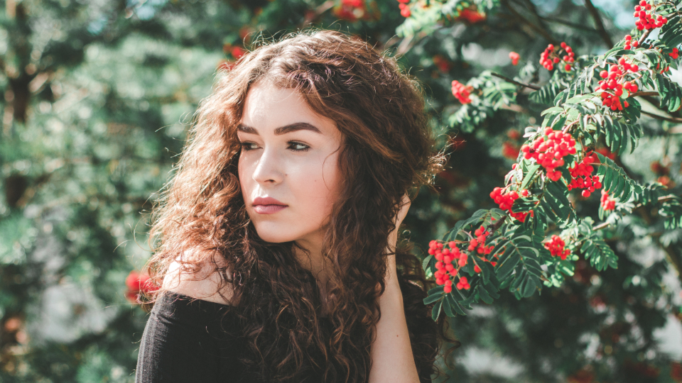 non toccare i capelli per mantenerli puliti