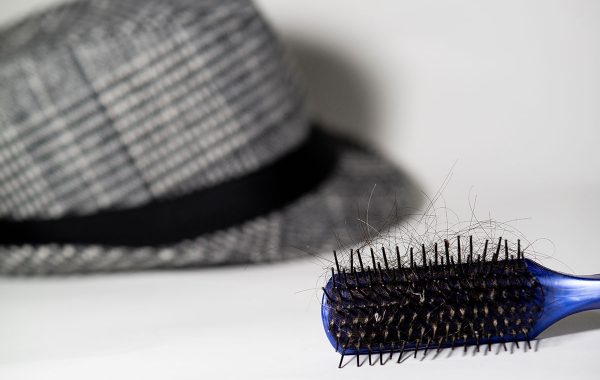 Il cappello fa cadere i capelli? Cosa c'è da sapere su questo luogo comune