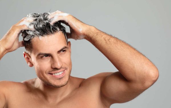 Come capire se si perdono troppi capelli durante il lavaggio